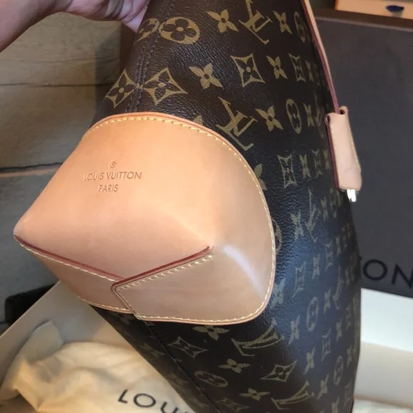 Louis Vuitton Berri PM Monogram Canvas - Picture 13 of 17